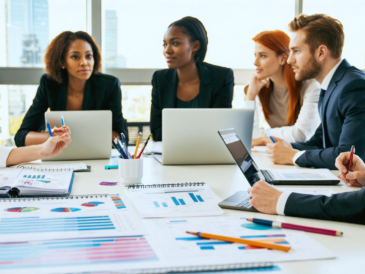 découvrez comment choisir la formation parfaite pour réussir votre reconversion professionnelle grâce à nos conseils et astuces essentiels.