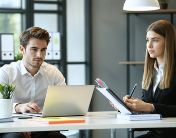 découvrez la différence entre 'stage' et 'stagiaire' grâce à notre guide complet pour mieux comprendre ces termes essentiels dans le monde professionnel.